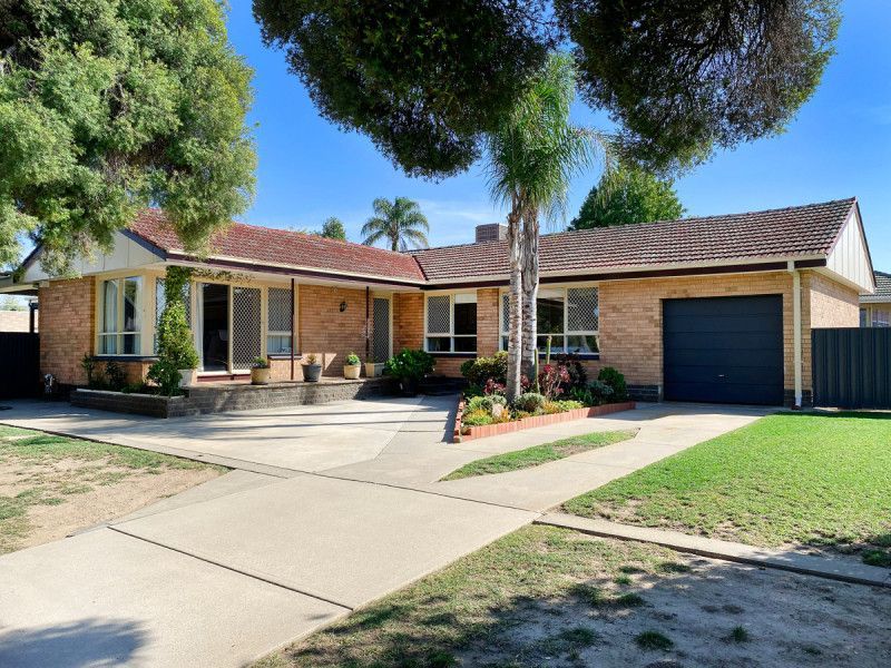 4 bedrooms House in 493 BISHOP STREET LAVINGTON NSW, 2641