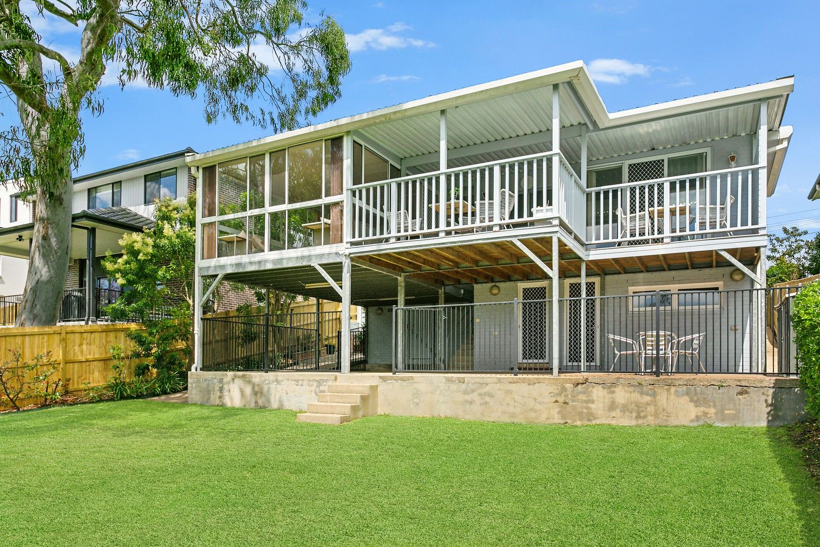 4 bedrooms House in 10 Phillip Avenue SEAFORTH NSW, 2092