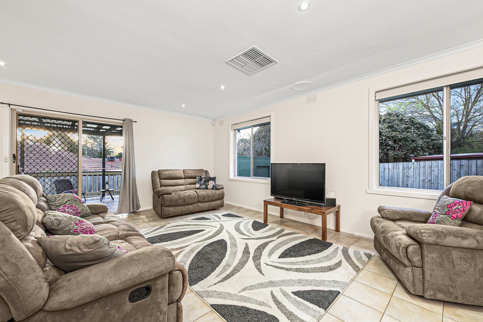 41 Roselyn Crescent, Boronia VIC 3155, Image 2