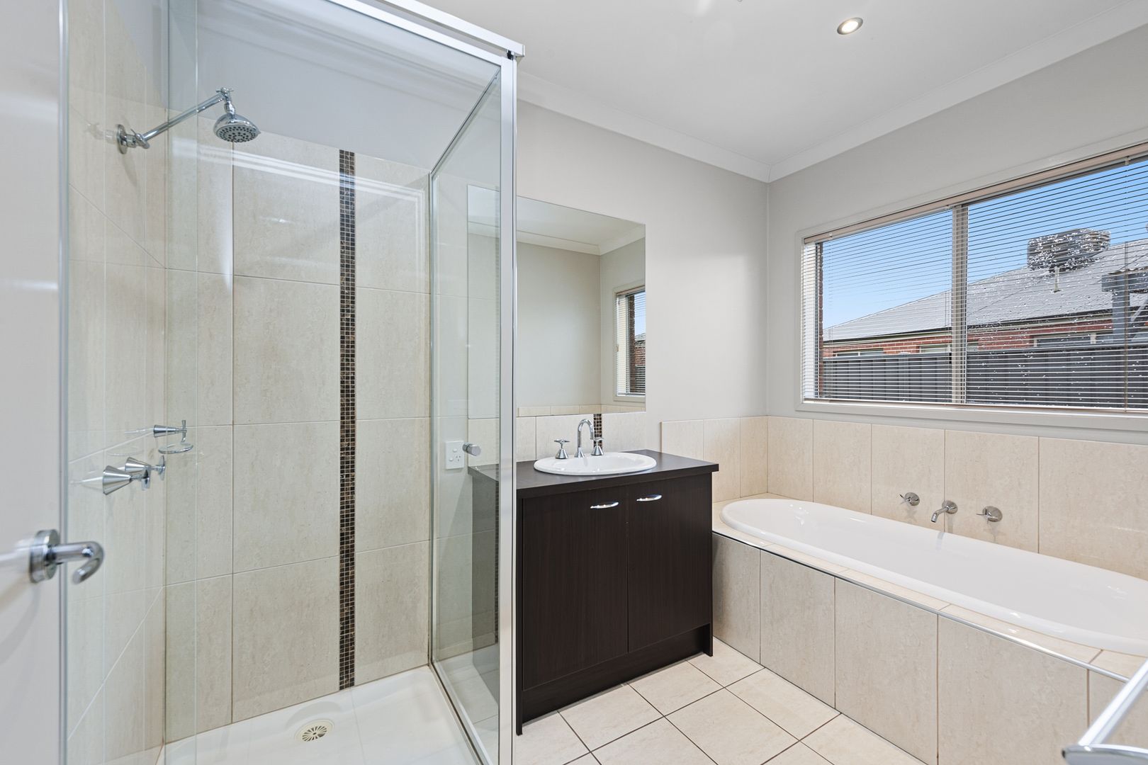 31 Dorset Dr, Alfredton VIC 3350, Image 2