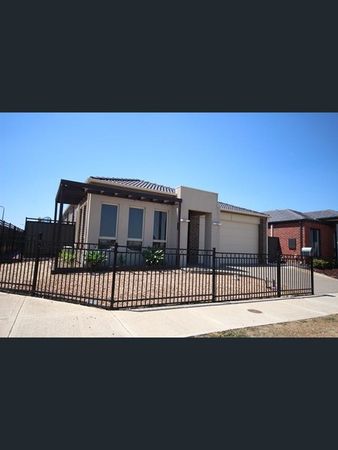 4 bedrooms House in 8 Jonesfield Street CRAIGIEBURN VIC, 3064