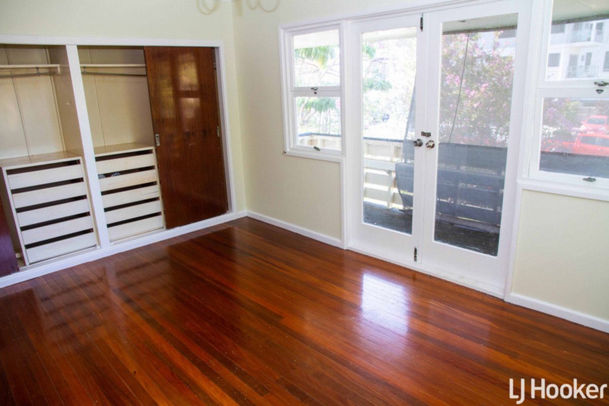 25 Lilla Street Woody Point Qld 4019 House For Rent