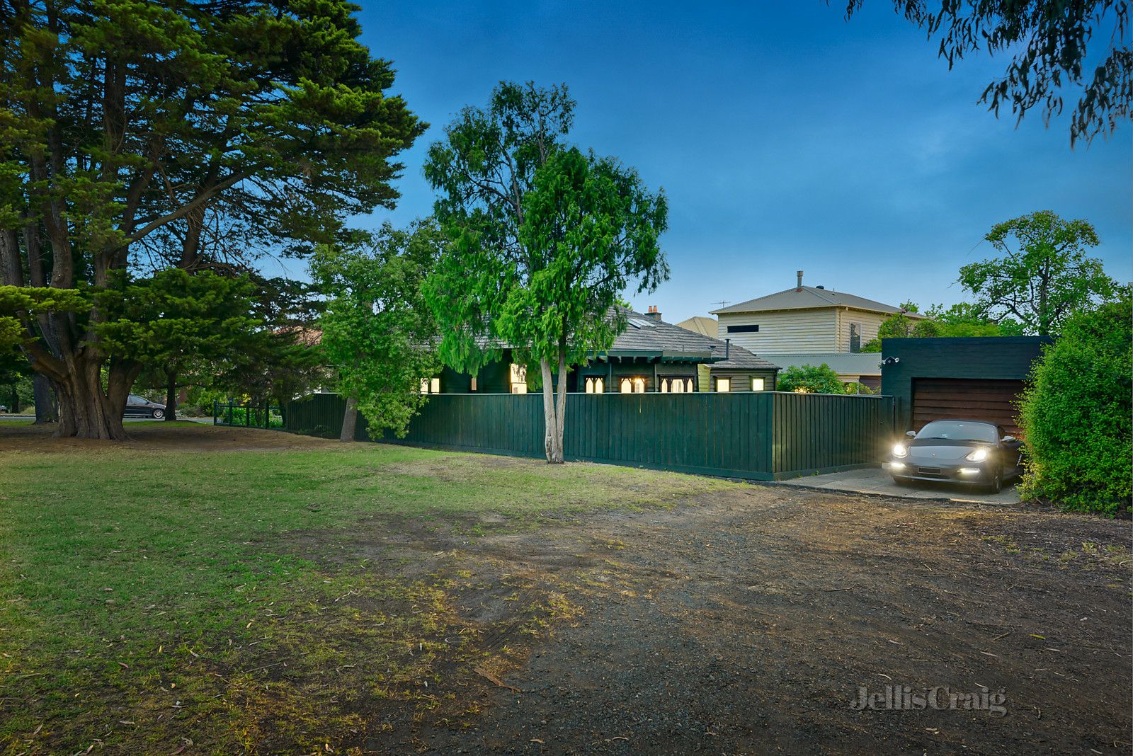 15 Redesdale Road, Ivanhoe VIC 3079, Image 2