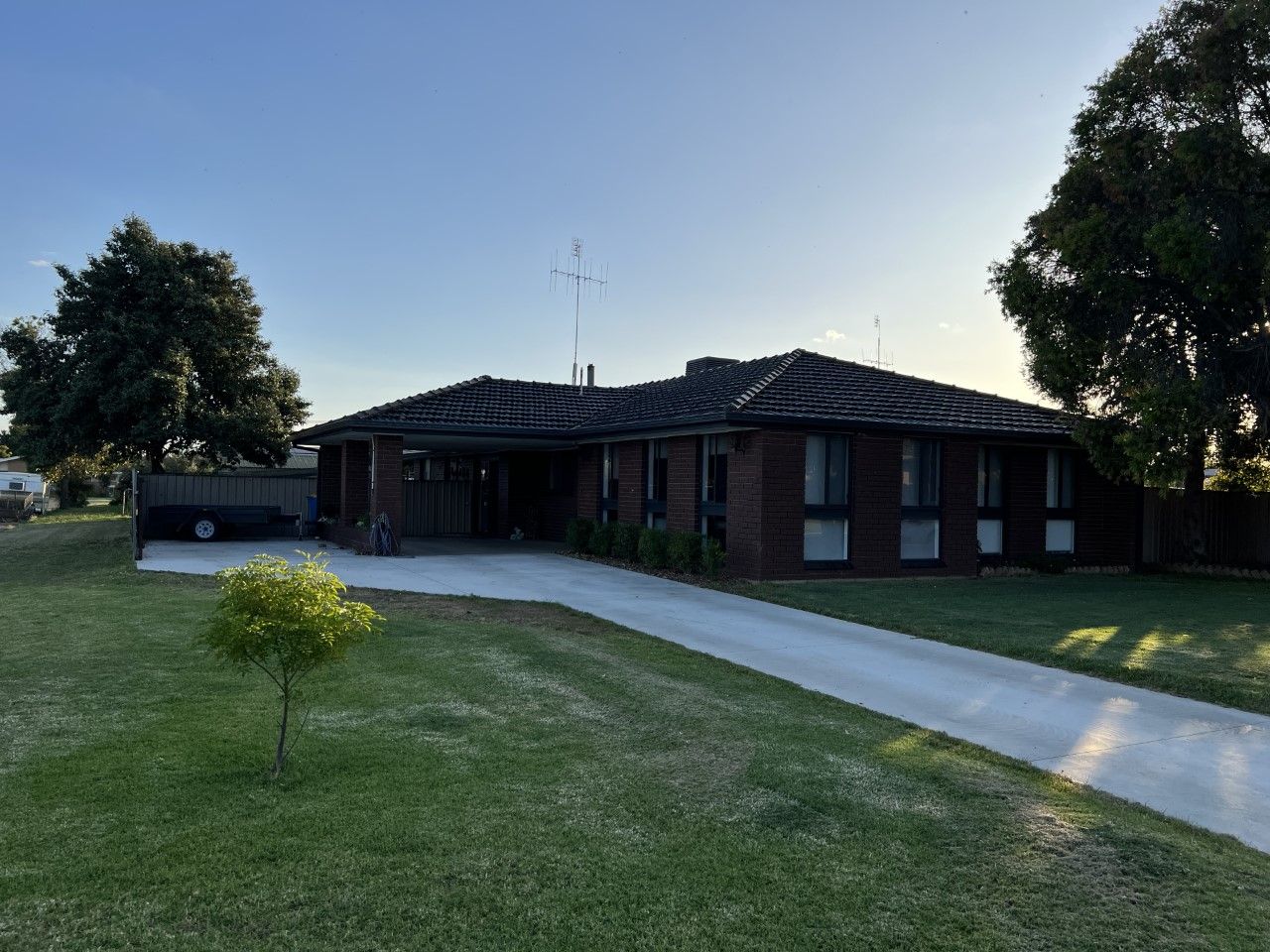 4 bedrooms House in 17-19 Bridget Street FINLEY NSW, 2713