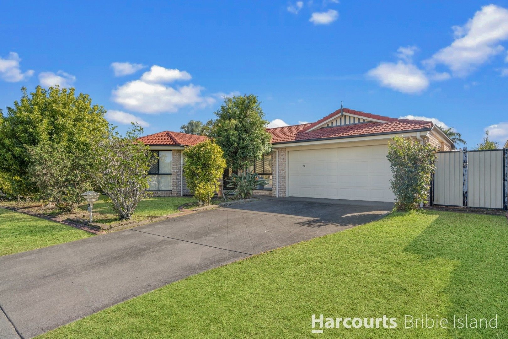 4 bedrooms House in 23 Clovelly Place SANDSTONE POINT QLD, 4511