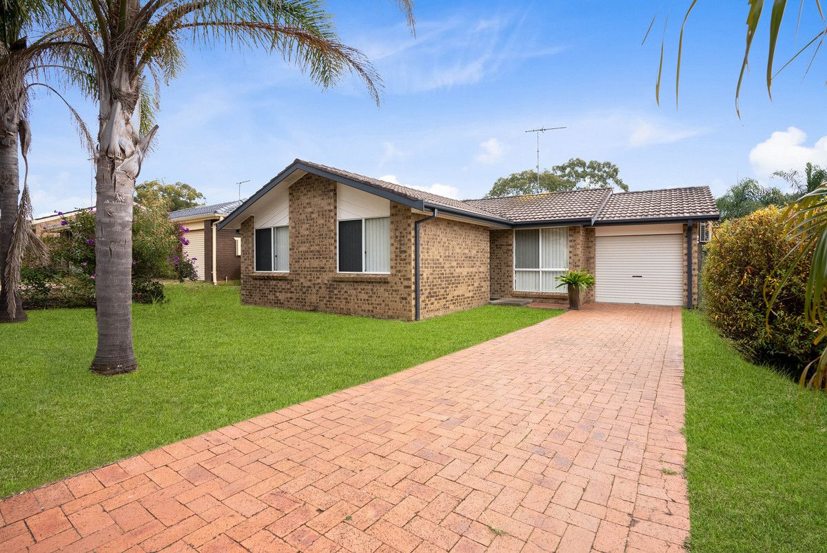 32 Carbasse Crescent, St Helens Park NSW 2560