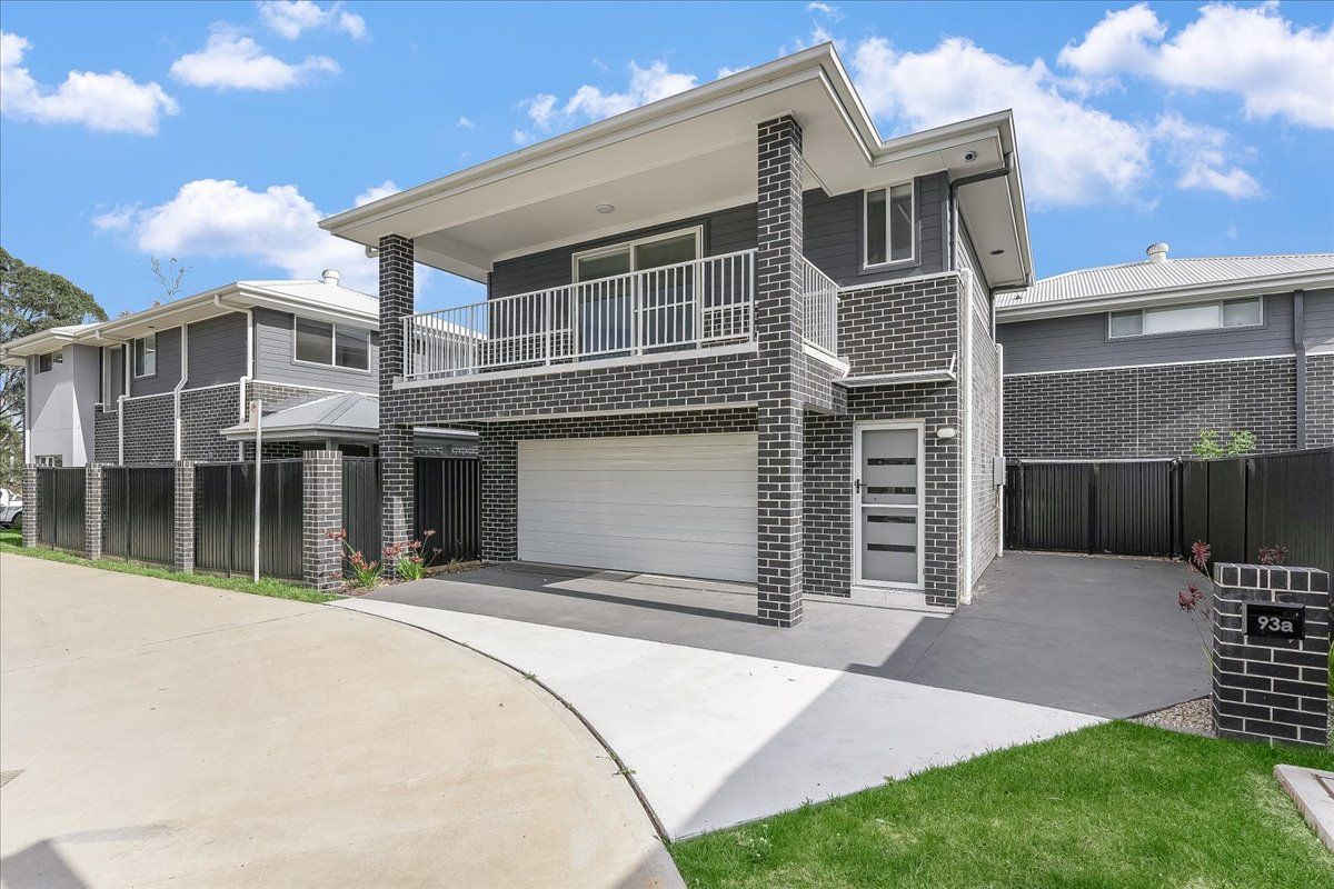 1 bedrooms Apartment / Unit / Flat in 93A Thompson Road ORAN PARK NSW, 2570
