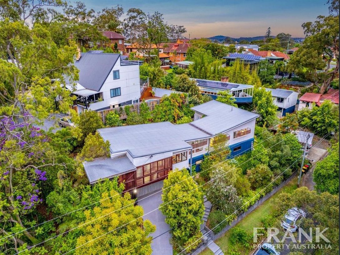 4 bedrooms House in 92 Orchard Terrace ST LUCIA QLD, 4067