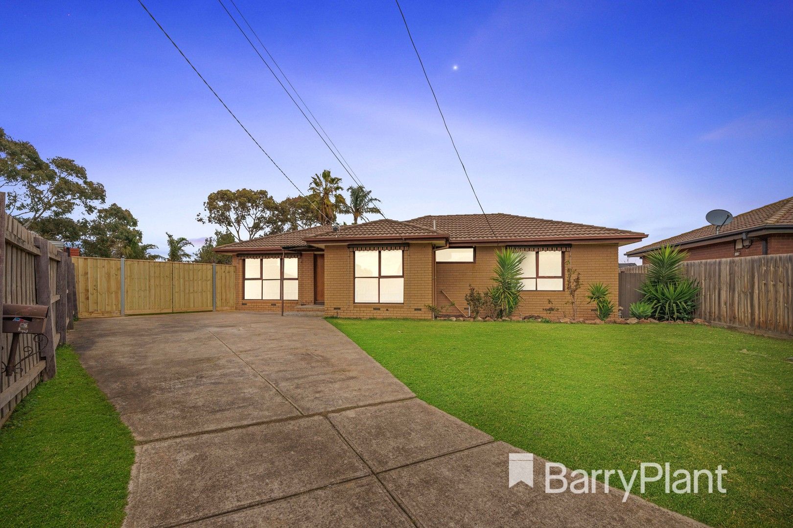 3 bedrooms House in 2 Totara Court WERRIBEE VIC, 3030