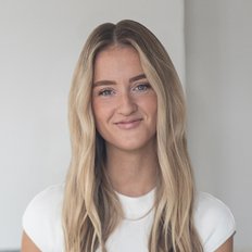 Chloe Flavel, Sales representative