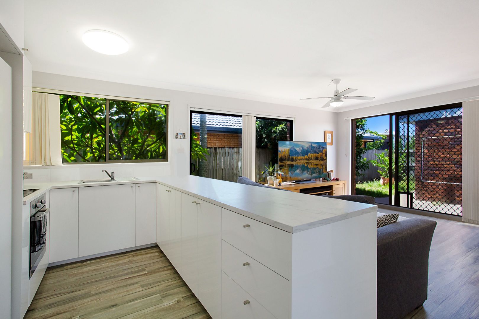 1/39 Seashell Avenue, Mermaid Beach QLD 4218, Image 2