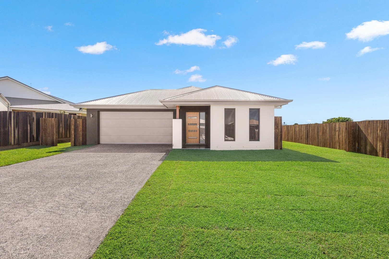 4 Golf View Drive, Coral Cove QLD 4670