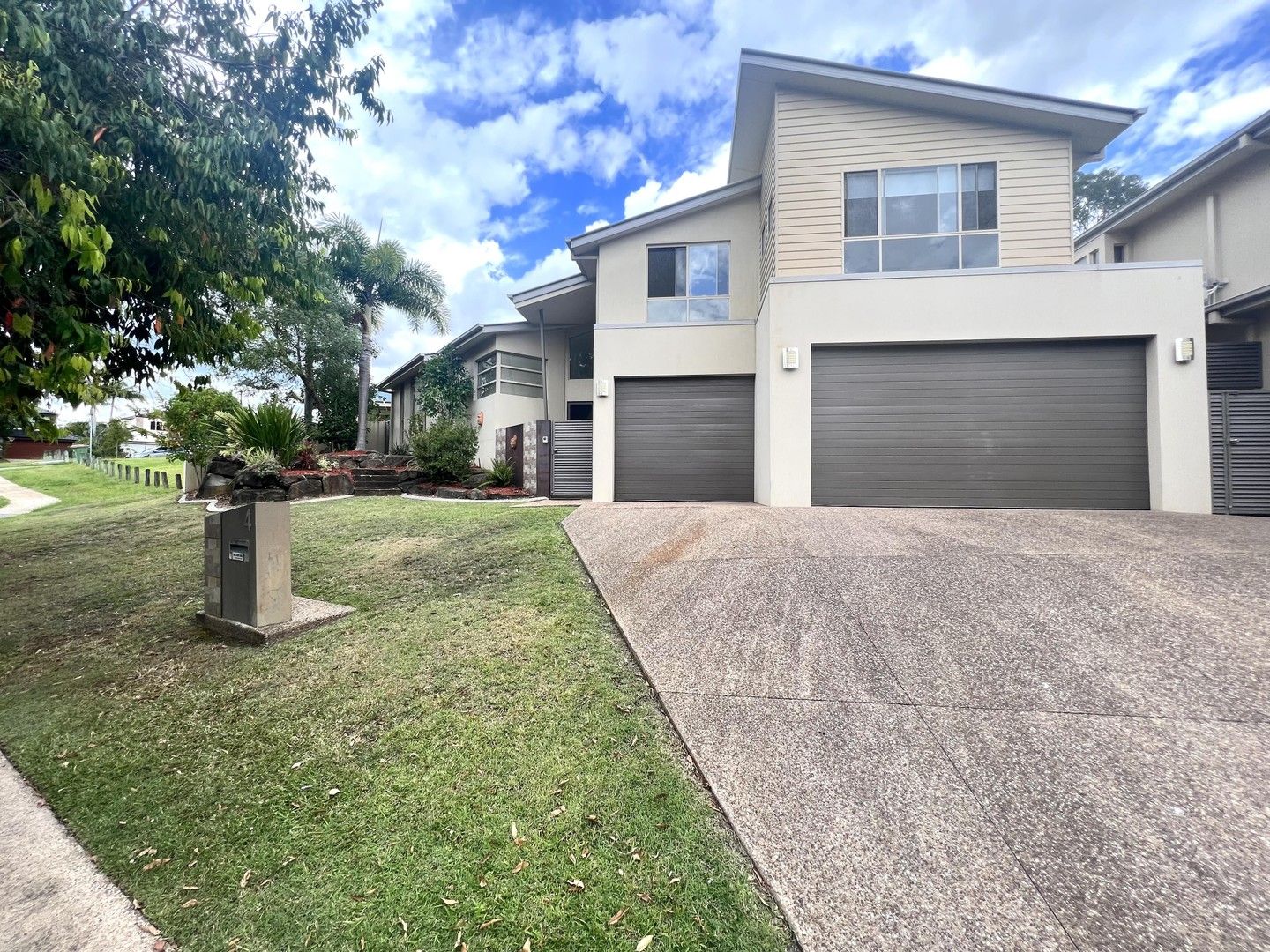 4 bedrooms House in 1/4 Andromeda Parade ROBINA QLD, 4226