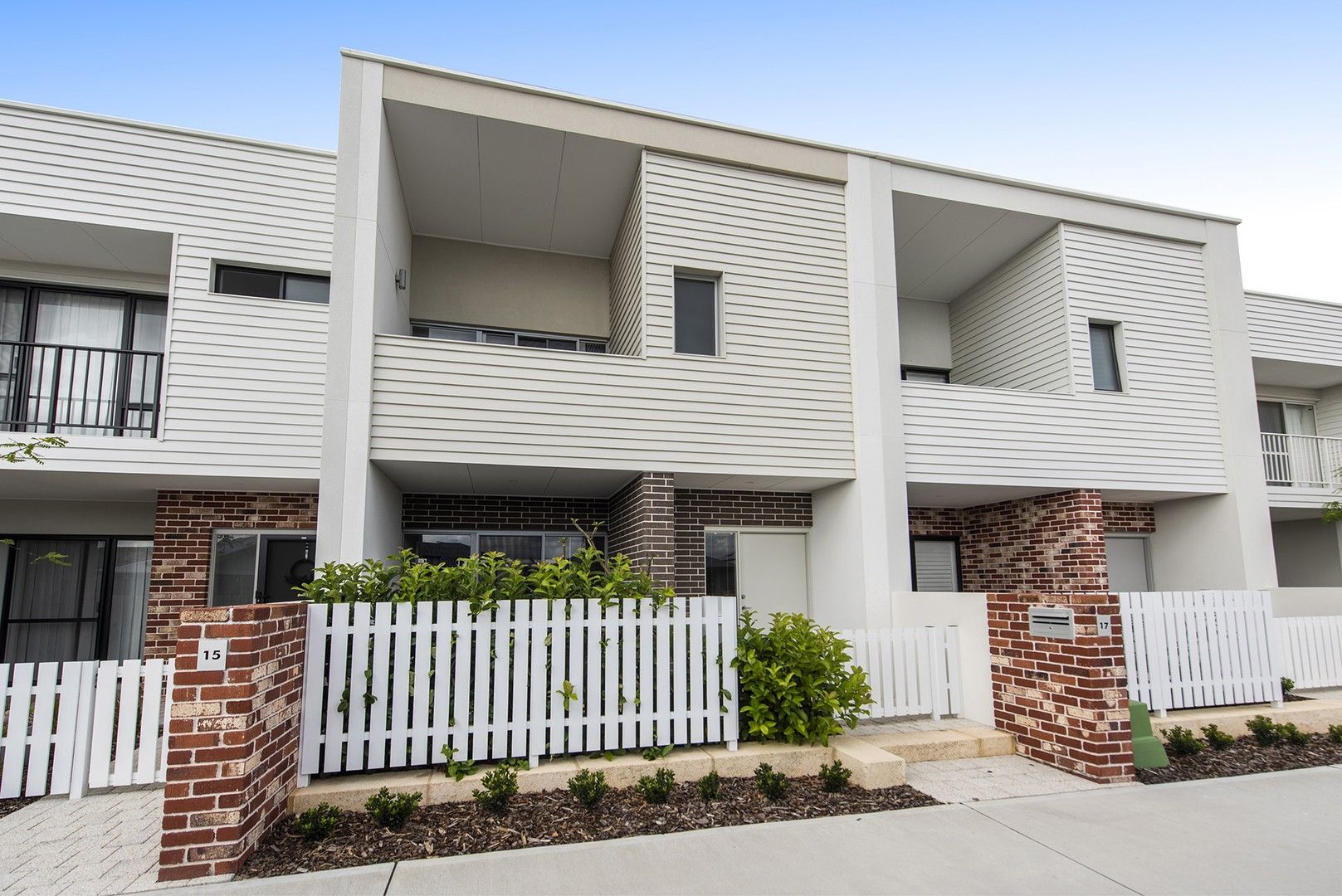 3 bedrooms House in 17 Mudstone Road TREEBY WA, 6164