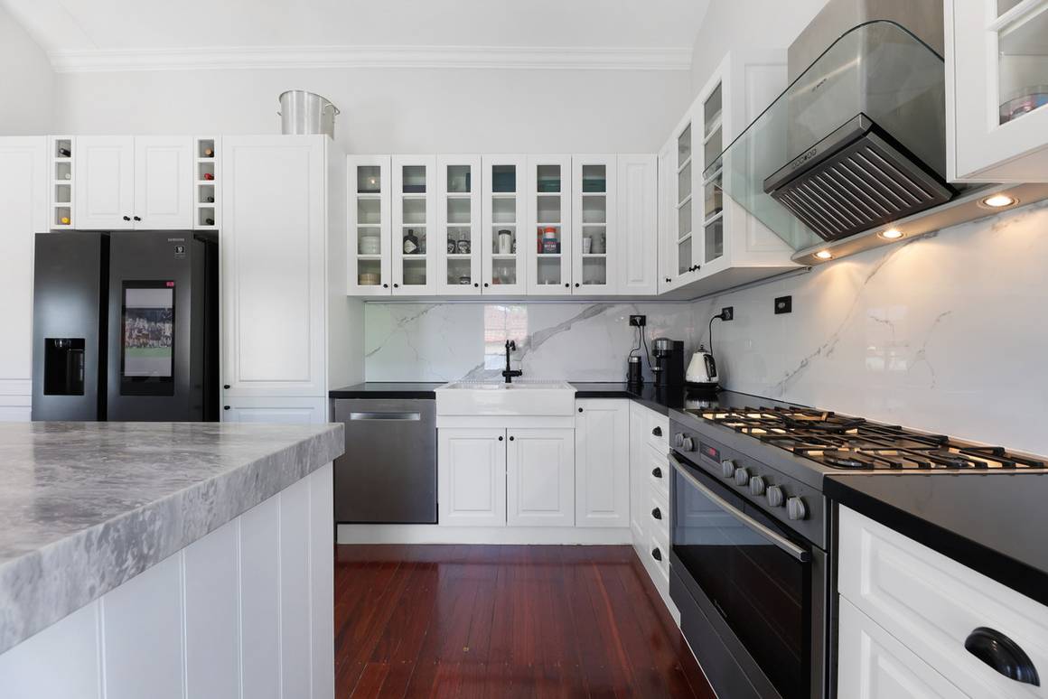 13 Barton Avenue Southport 4215 - Image 6