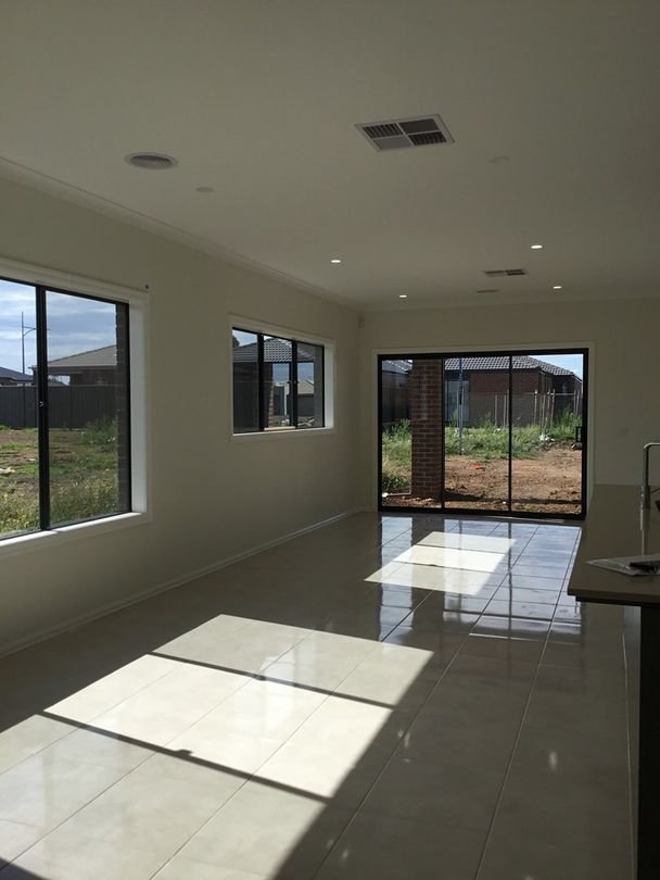 4 bedrooms House in 34 Rockingham Circuit HARKNESS VIC, 3337