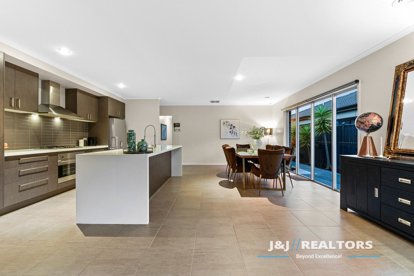 38 Charlbury Crescent, Cranbourne North VIC 3977, Image 1