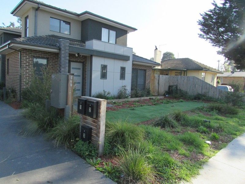 2 bedrooms Townhouse in 1/209 Oriel Road HEIDELBERG WEST VIC, 3081