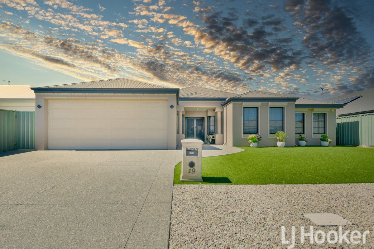 4 bedrooms House in 19 Territory Crescent BALDIVIS WA, 6171