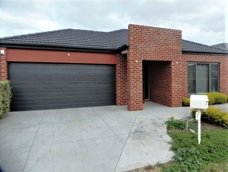 4 bedrooms House in 5 Cook Street CAROLINE SPRINGS VIC, 3023