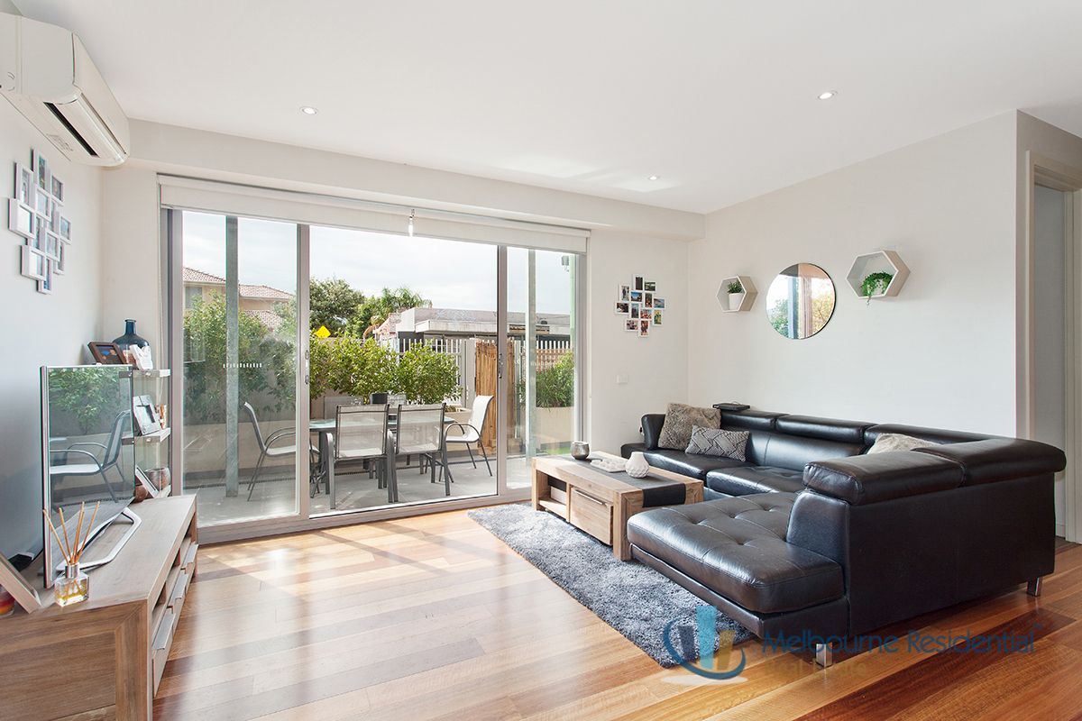 2 bedrooms Apartment / Unit / Flat in Unit 8/1 Mackie Rd BENTLEIGH EAST VIC, 3165