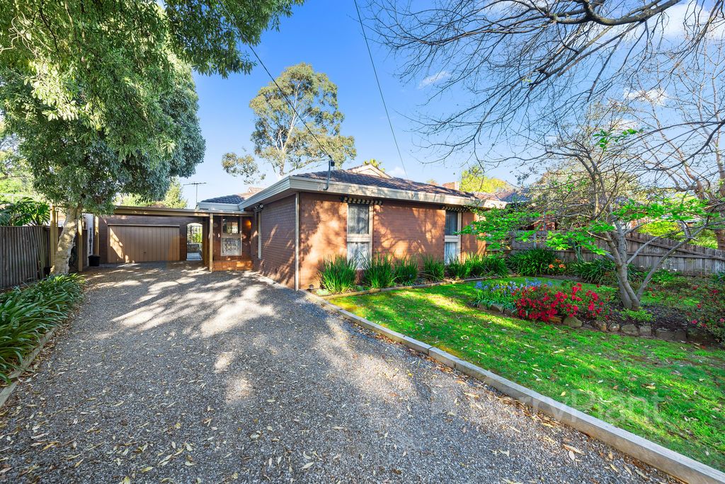 8 Foster Crescent, Knoxfield VIC 3180
