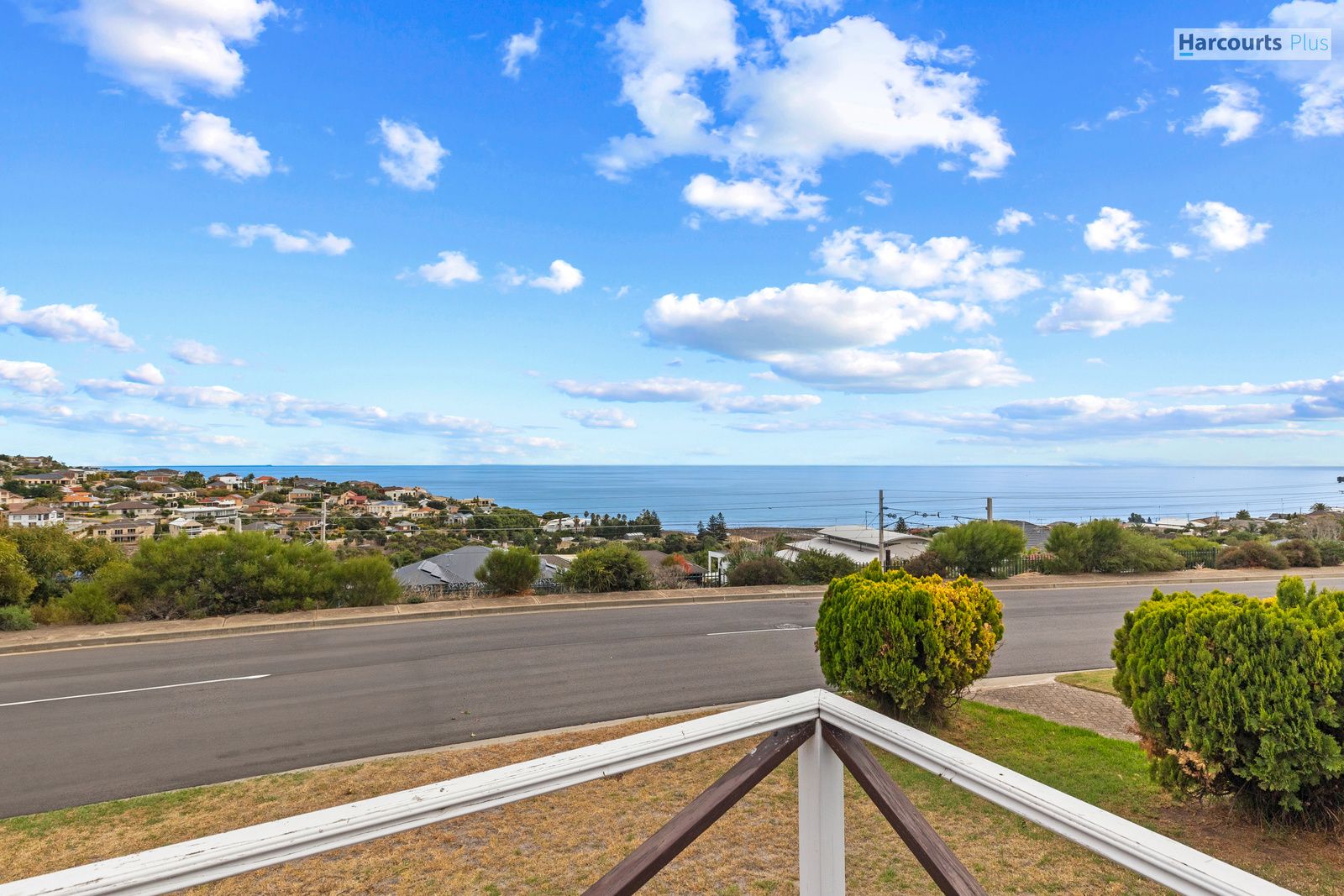 3 bedrooms House in 18 Columbia Crescent HALLETT COVE SA, 5158