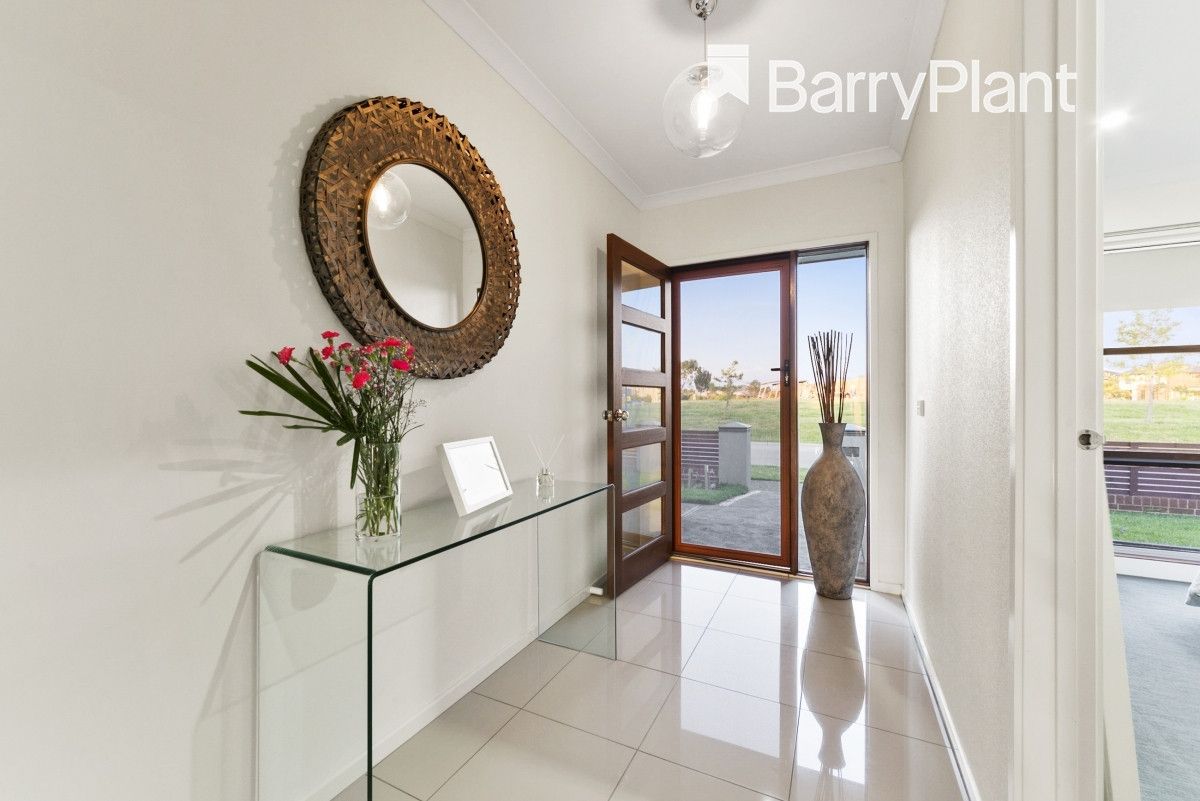 6 Dusseldorp Avenue, Pakenham VIC 3810, Image 2