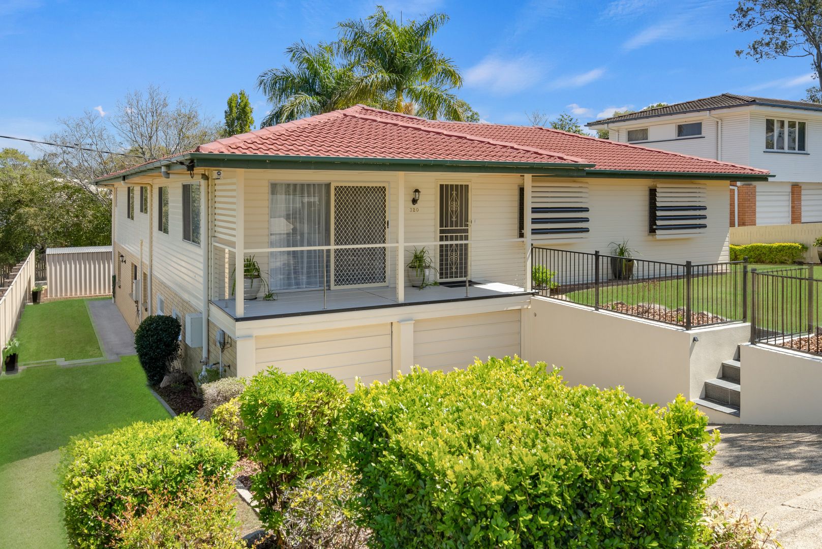 320 Dawson Parade, Arana Hills Property History & Address Research