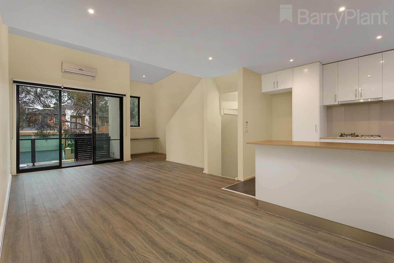 8 Karl Court, Bundoora VIC 3083, Image 2