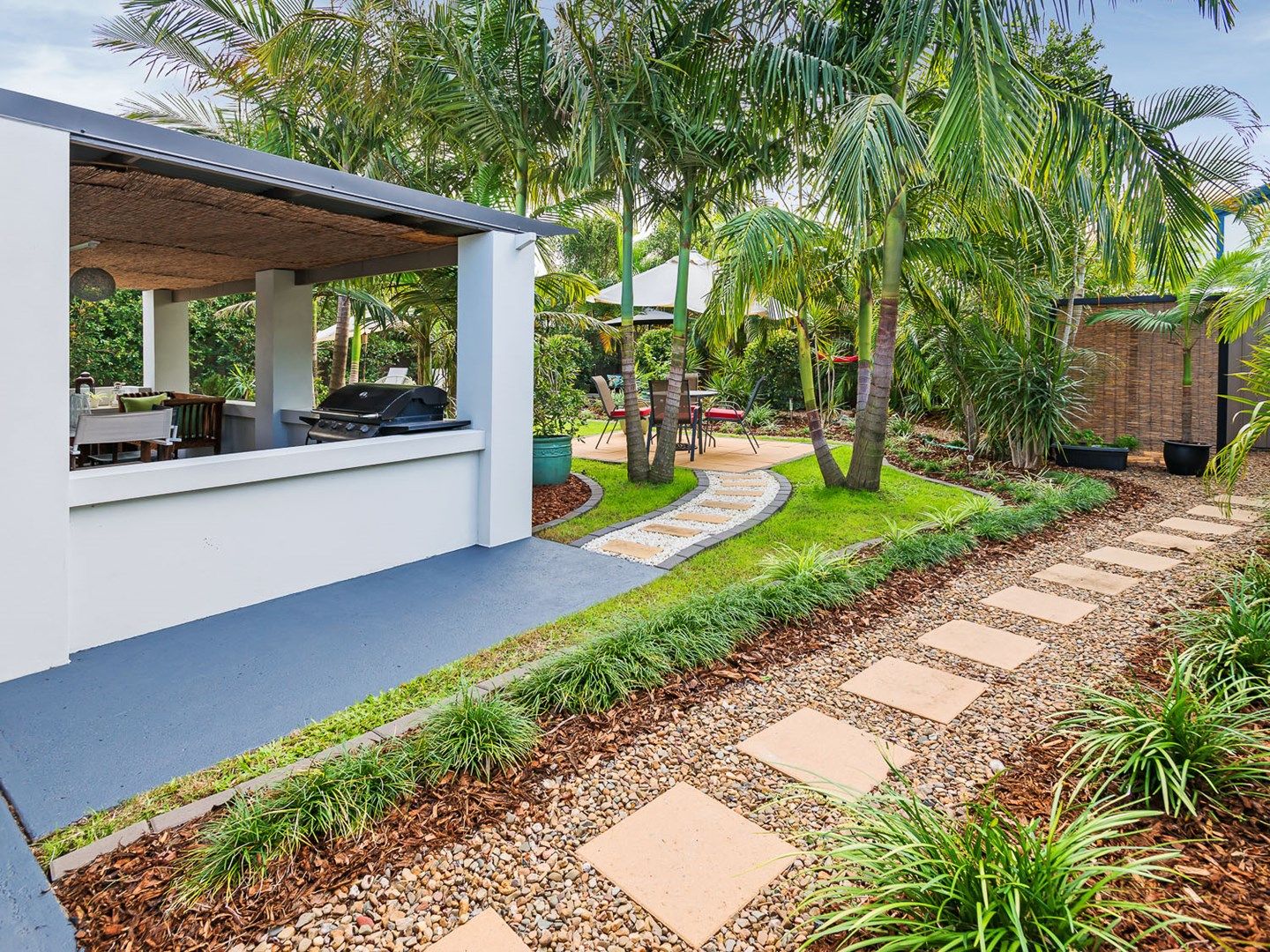 11 Sundown Drive, Paradise Point QLD 4216, Image 0