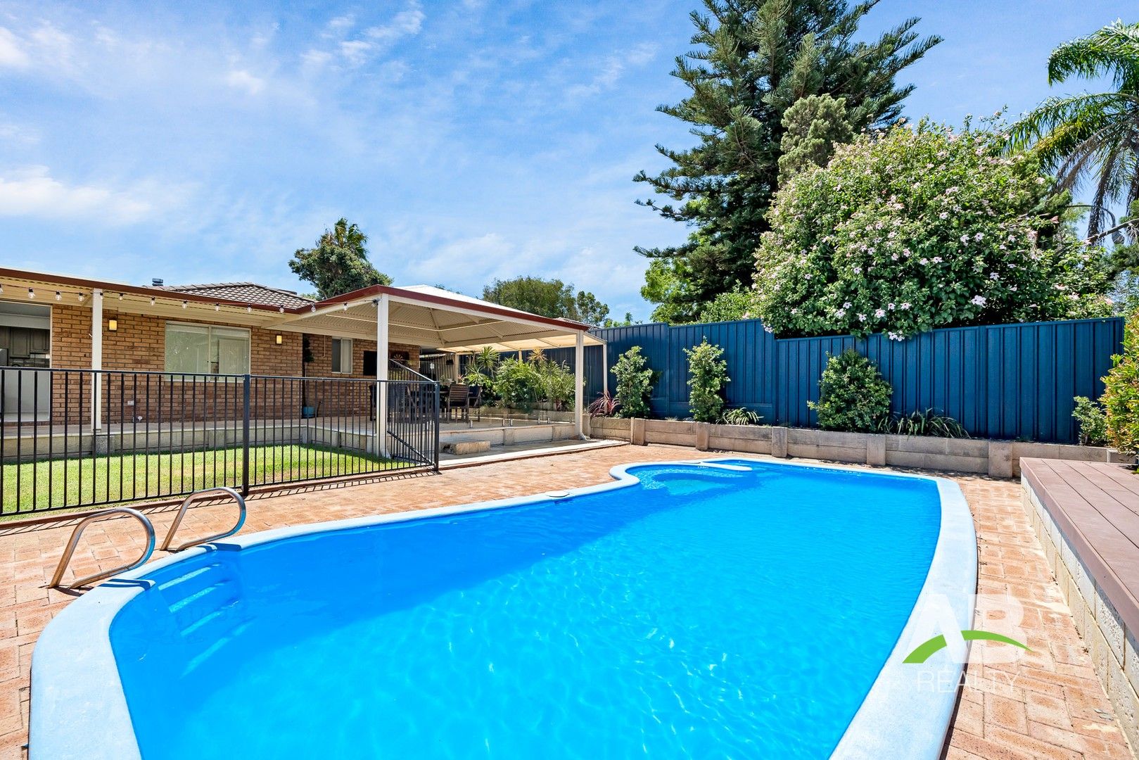 3 bedrooms House in 4 Homestead Gardens EDGEWATER WA, 6027