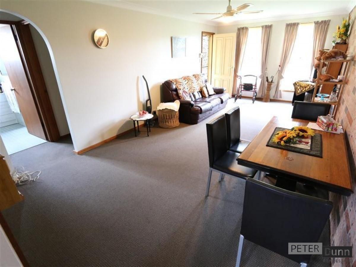 2/5 Curtis Street, Singleton NSW 2330, Image 2