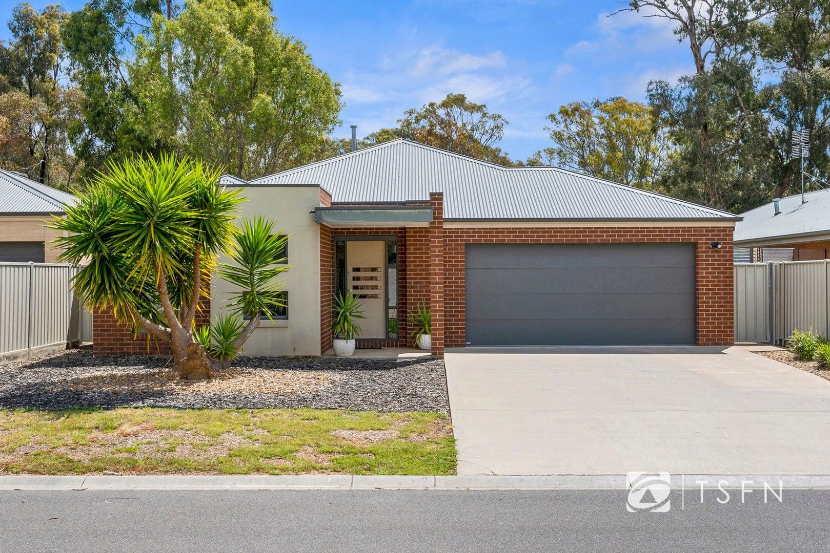 3 bedrooms House in 35 Barnett Drive KANGAROO FLAT VIC, 3555