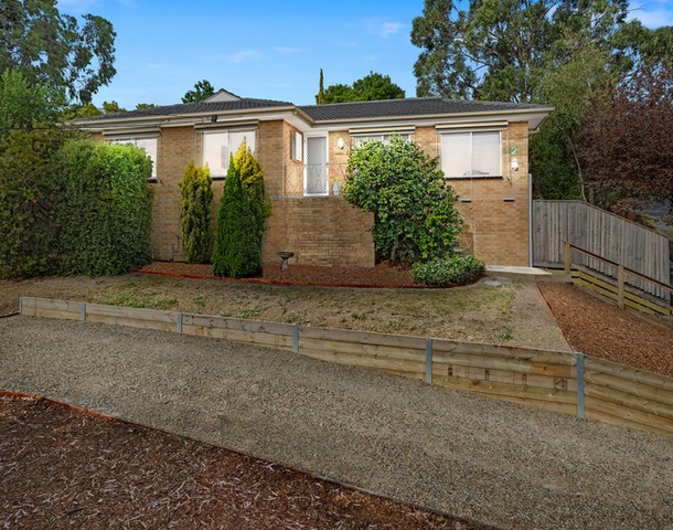 2 Parry Drive, Mooroolbark VIC 3138