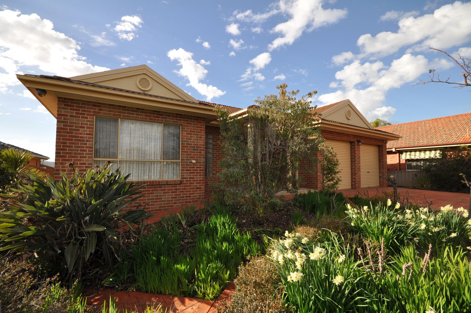 284 Bimbadeen Avenue, East Albury Property History & Address Research