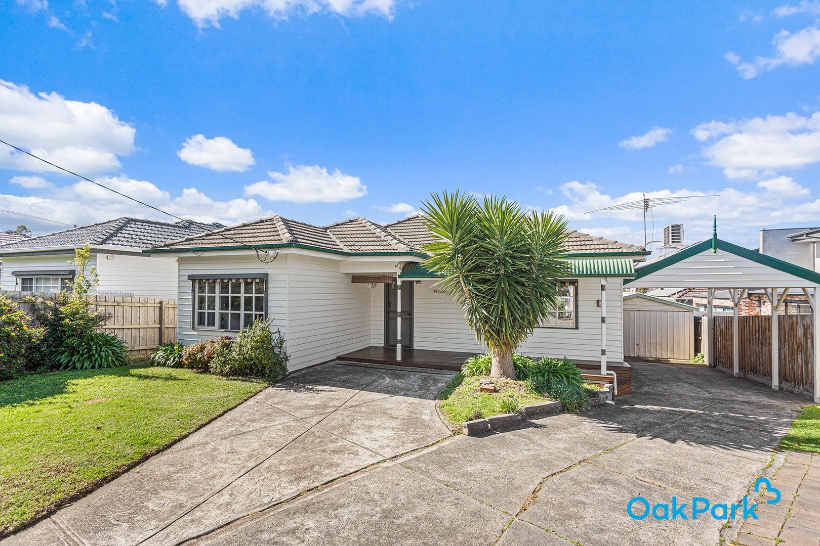 4 bedrooms House in 2 Sim Crescent GLENROY VIC, 3046