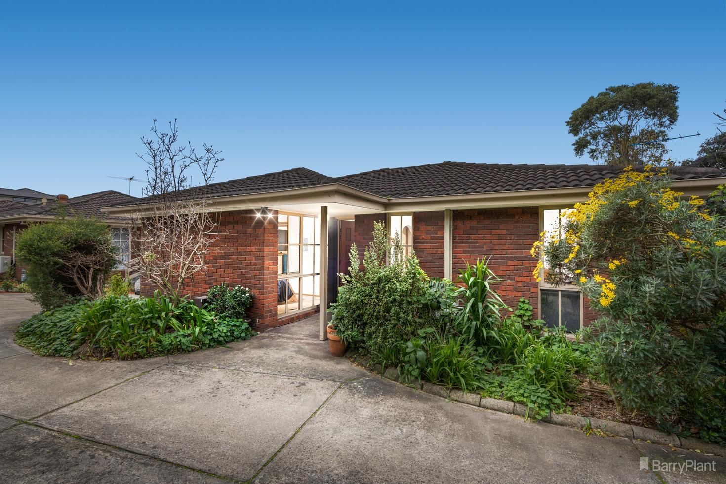 2 bedrooms Apartment / Unit / Flat in 1/241 Williamsons Road TEMPLESTOWE VIC, 3106