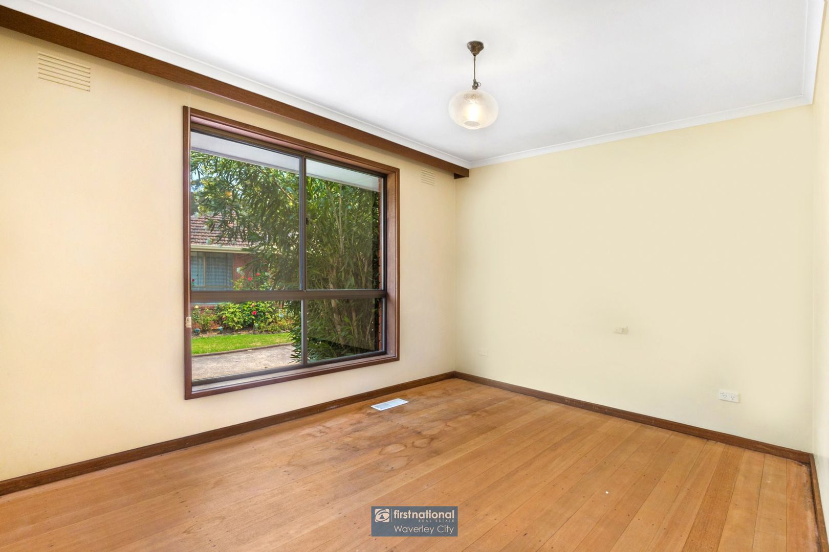 1/5 Willowbank Court, Glen Waverley VIC 3150, Image 2