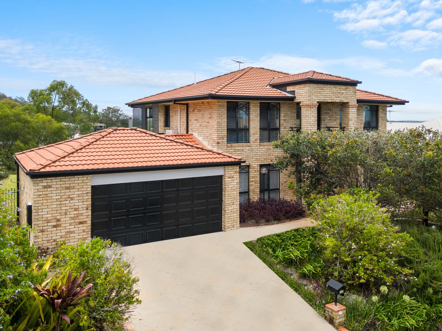 10 Woodgate Court, Ferny Hills Property History & Address Research