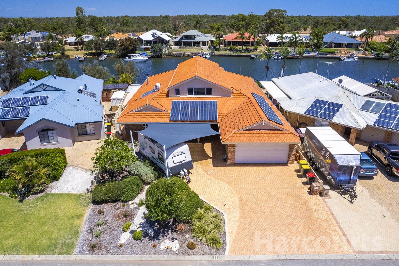 4 bedrooms House in 17 Heron Place SOUTH YUNDERUP WA, 6208