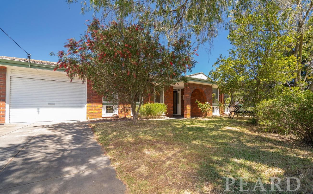 4 bedrooms House in 22 Granadilla Street DUNCRAIG WA, 6023