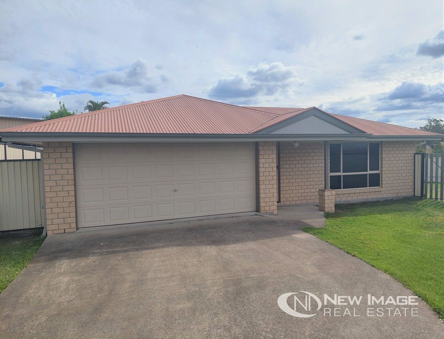 4 bedrooms House in 7 Palomino Street CRESTMEAD QLD, 4132