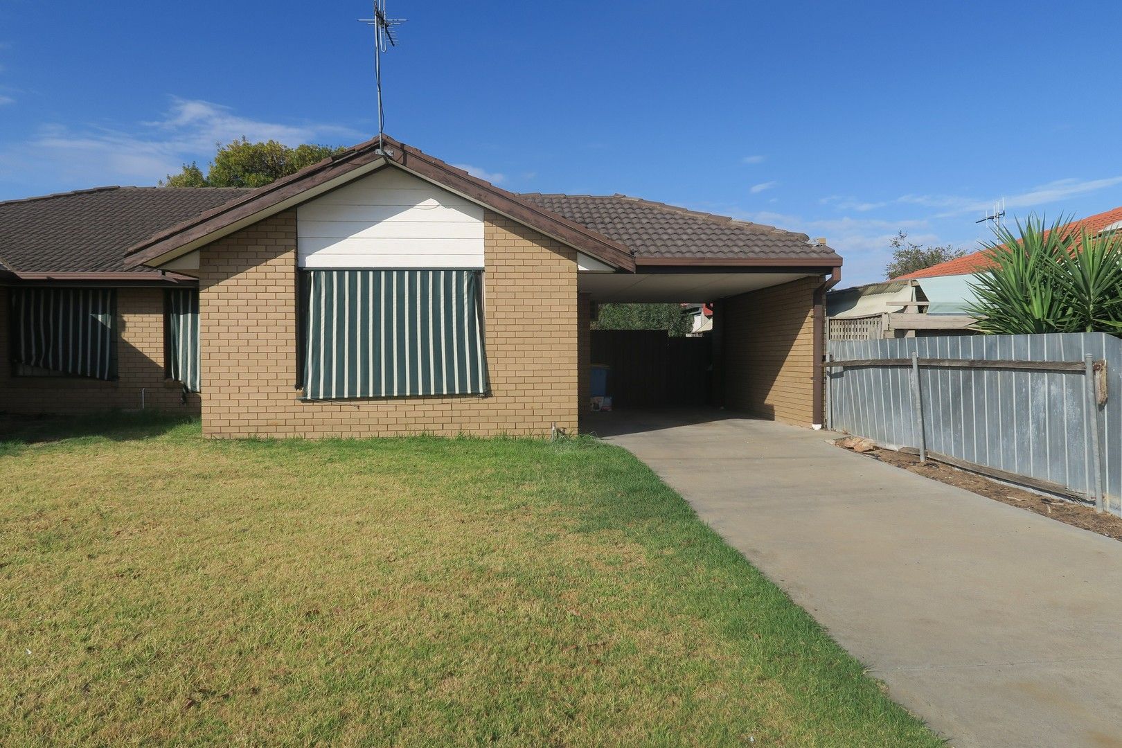 2 bedrooms Apartment / Unit / Flat in Unit 2/95 Numurkah Road SHEPPARTON VIC, 3630