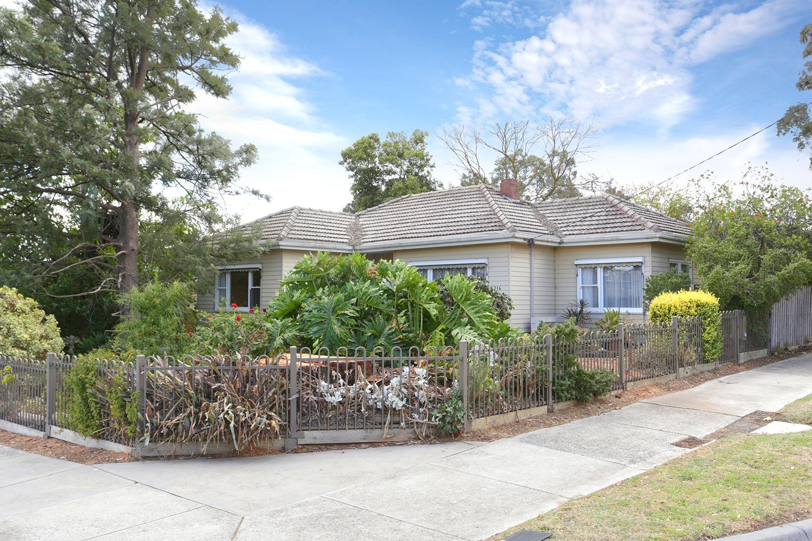 216 Gallaghers Road, Glen Waverley VIC 3150, Image 1