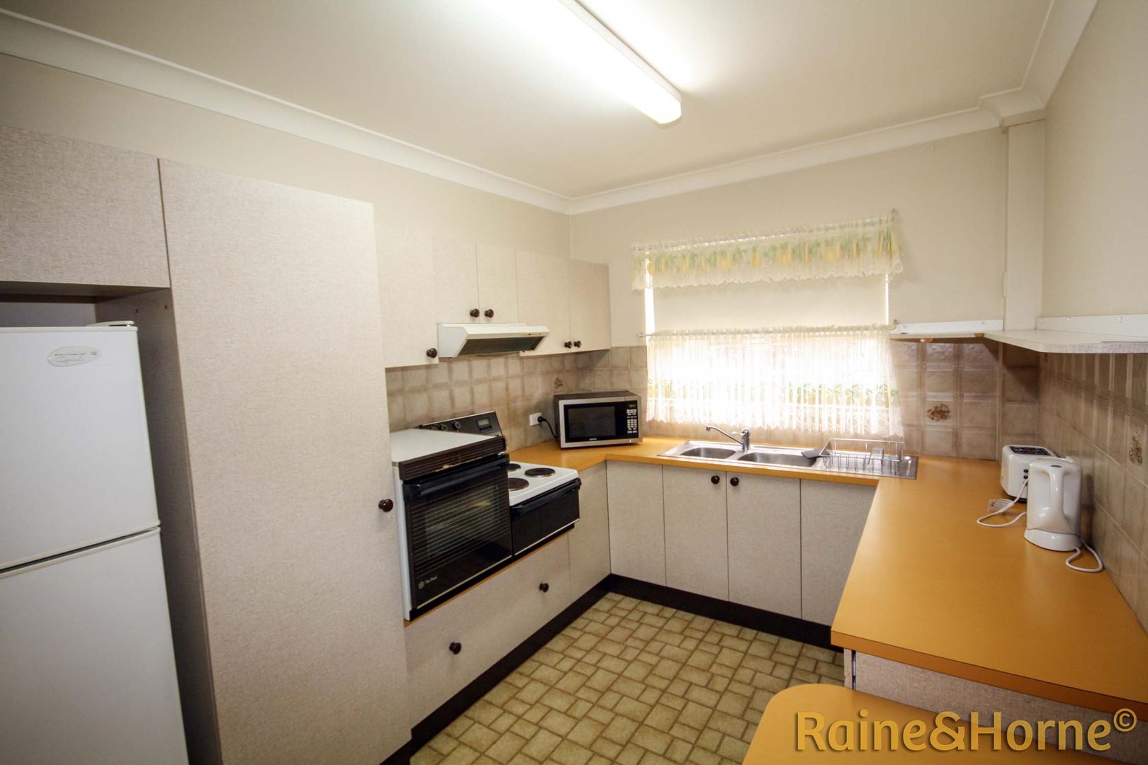 Unit 3 154A Gipps Street, DUBBO NSW 2830, Image 2