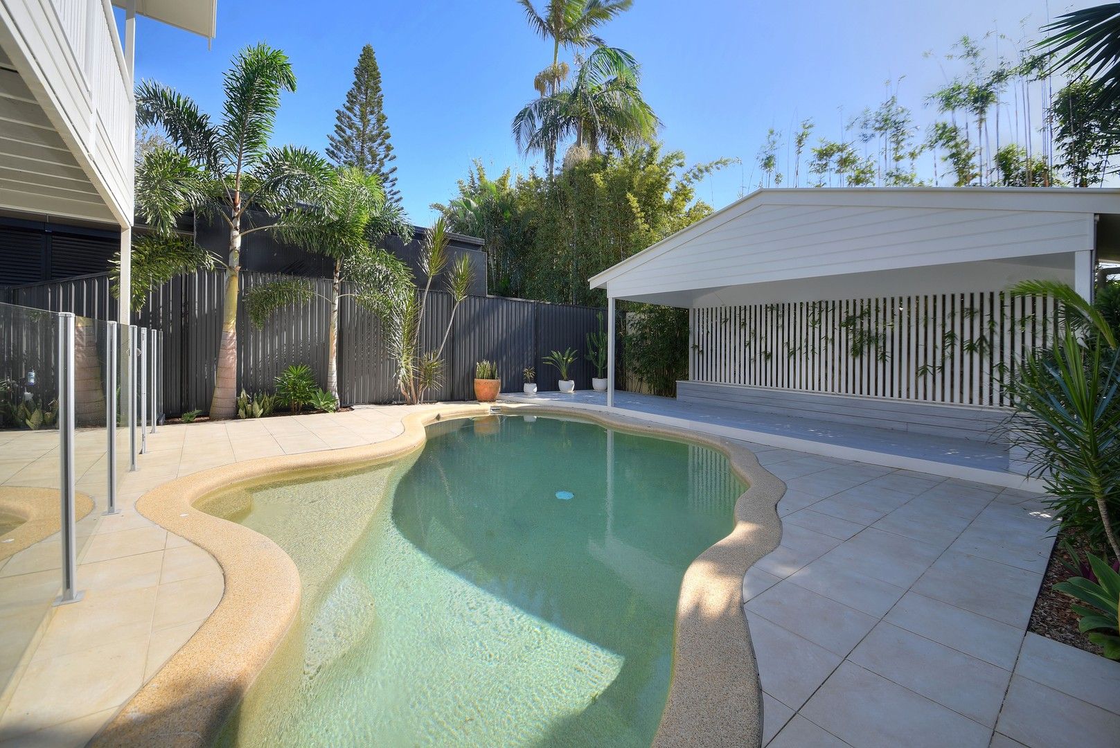 4 bedrooms House in 21 Bondi Avenue MERMAID BEACH QLD, 4218