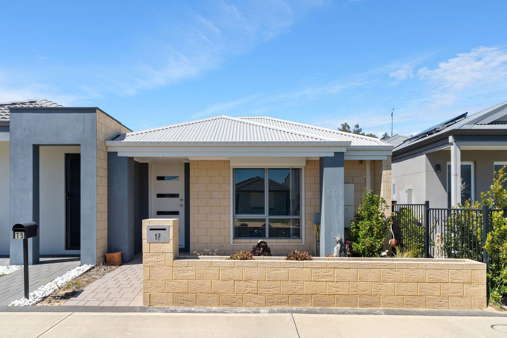 3 bedrooms House in 17 Velvetene Road BYFORD WA, 6122