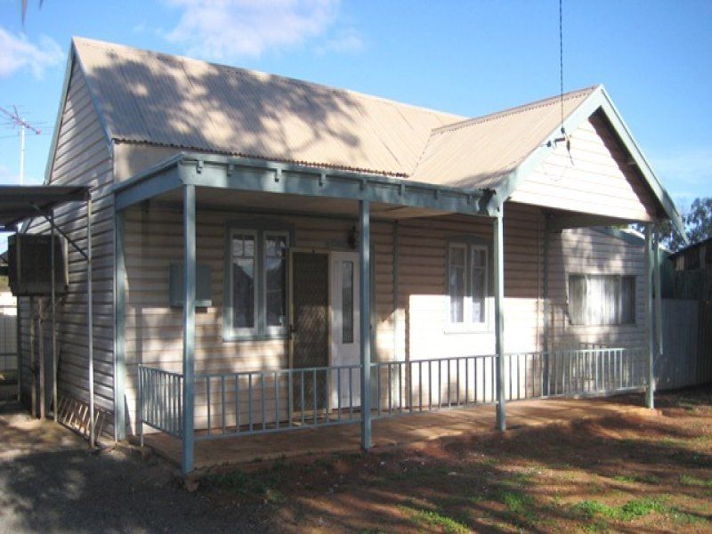 2 bedrooms House in 31 Buller Street KALGOORLIE WA, 6430