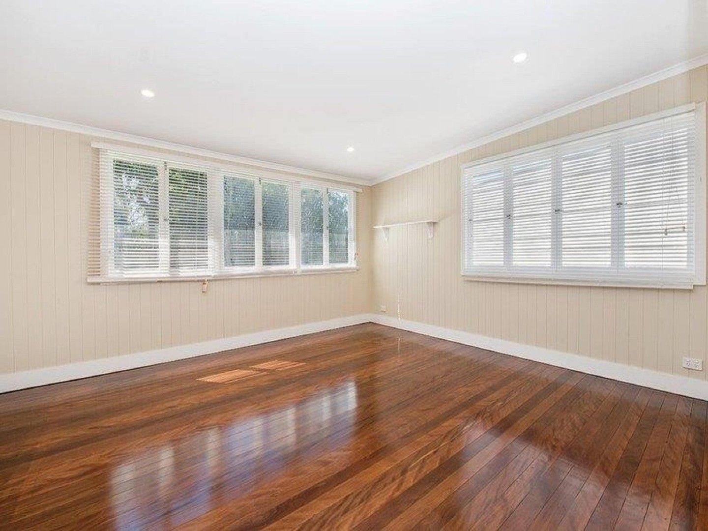 4 bedrooms House in 92 Cavendish Road COORPAROO QLD, 4151